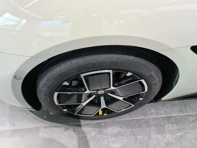 Xiaomi SU7 — Фото автомобиля 22
