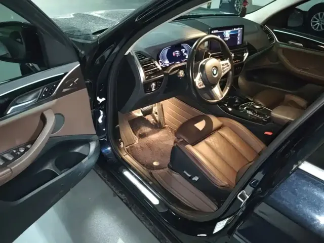 BMW iX3 — Фото автомобиля 15