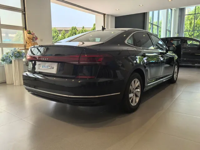 Volkswagen Passat — Фото автомобиля 14