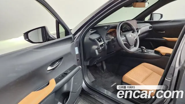 Lexus UX — Фото автомобиля 10