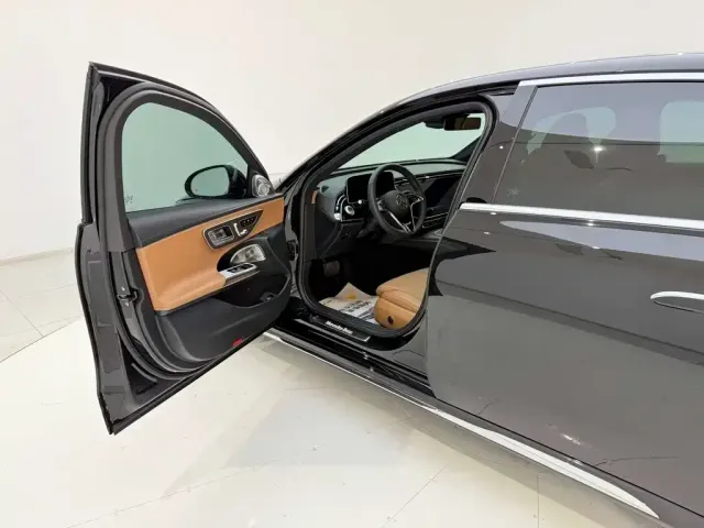 Mercedes-Benz E-Class — Фото автомобиля 15