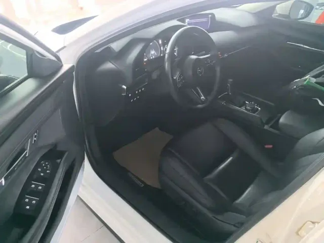 Mazda Axela — Фото автомобиля 11