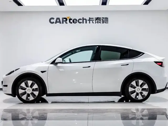 Tesla Model Y — Фото автомобиля 3