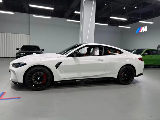 BMW M4 — Фото автомобиля 3