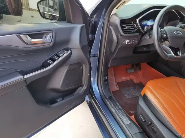 Ford Escape — Фото автомобиля 15