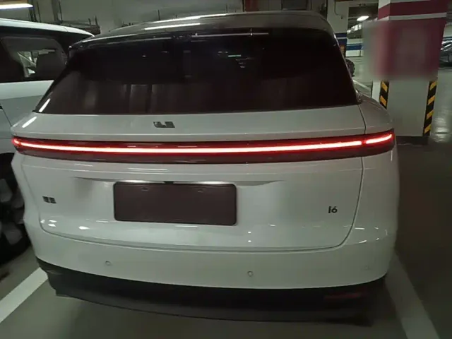 Li Auto i6 — Фото автомобиля 5