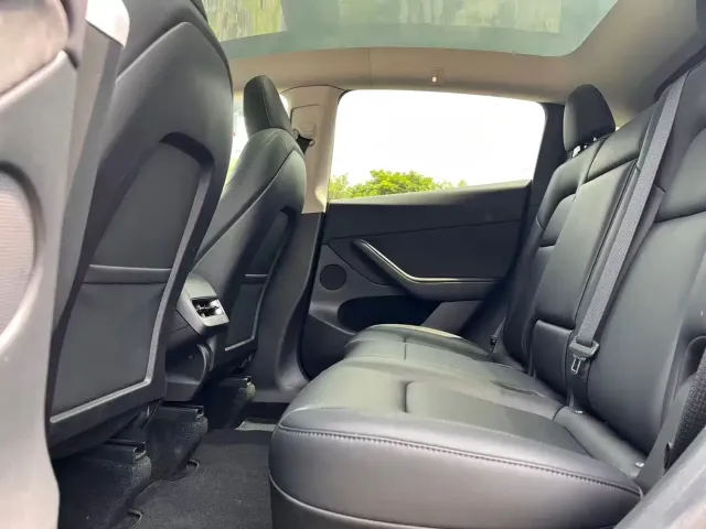Tesla Model Y — Фото автомобиля 12