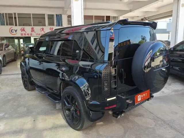 Land Rover Defender — Фото автомобиля 4