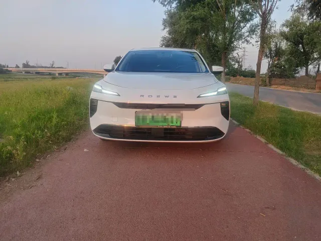 Roewe D6 — Фото автомобиля 3