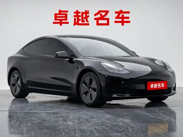 Tesla Model 3 — Фото автомобиля 3