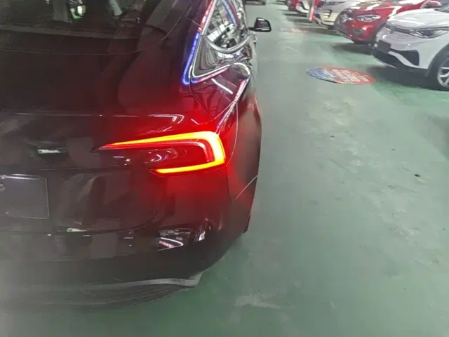 Tesla Model 3 — Фото автомобиля 7