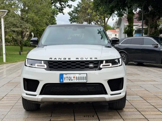 Land Rover Range Rover Sport 2022 3.0 L6 Gloss Black Edition — Фото автомобиля 2