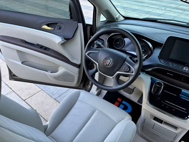 Buick GL8 — Фото автомобиля 20