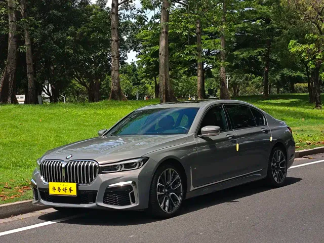 Фотография автомобиля — BMW 7 Series