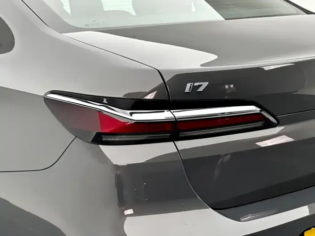 BMW i7 — Фото автомобиля 9