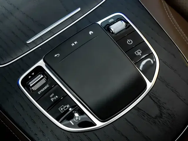 Mercedes-Benz E-Class — Фото автомобиля 20