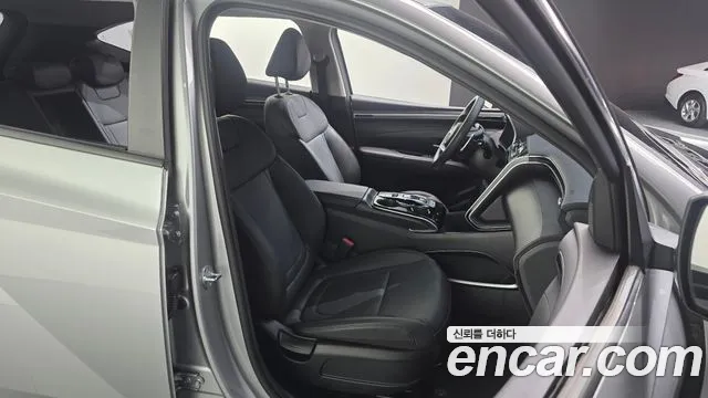 Hyundai Tucson Tucson (NX4) Дизель 2.0 2WD — Фото автомобиля 12