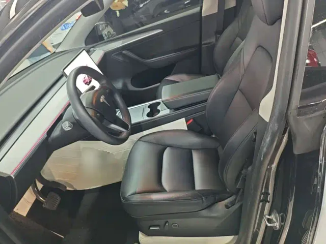 Tesla Model Y — Фото автомобиля 14