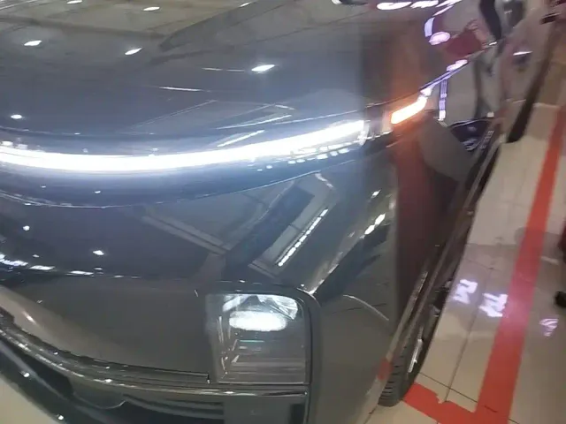 Li Auto L7 — Фото автомобиля 23