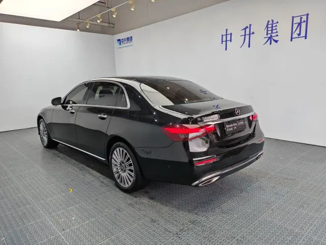 Mercedes-Benz E-Class — Фото автомобиля 4