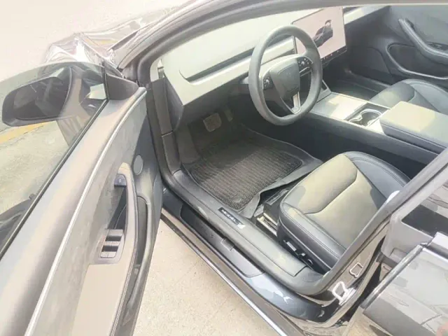 Tesla Model 3 — Фото автомобиля 15