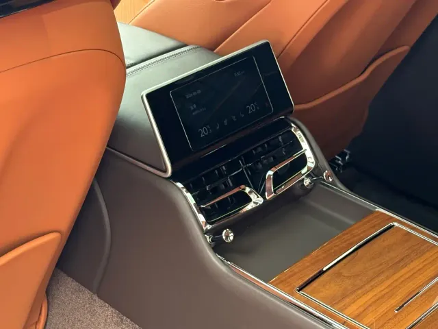 Bentley Flying Spur — Фото автомобиля 14