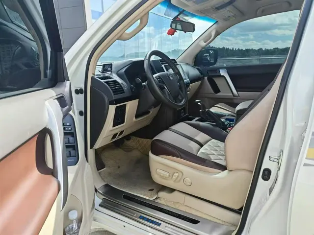 Toyota Prado — Фото автомобиля 3