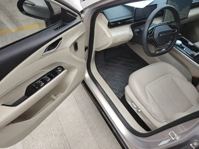 Wuling Starlight — Фото автомобиля 15