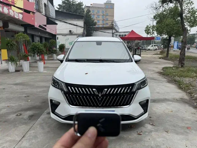 Wuling Motors Wuling Jiachen 2022 1.5T CVT Exclusive Flagship Model — Фото автомобиля 2