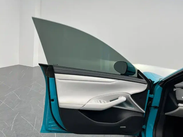 Xiaomi SU7 — Фото автомобиля 13