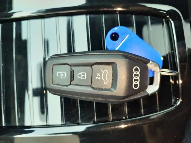 Audi Q6L e-tron — Фото автомобиля 8
