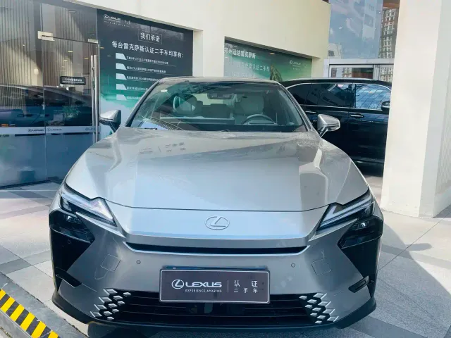 Lexus ES — Фото автомобиля 2