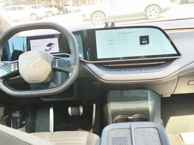 Hongqi EH7 — Фото автомобиля 12