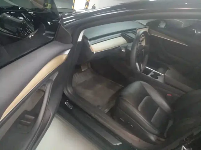Tesla Model 3 — Фото автомобиля 15
