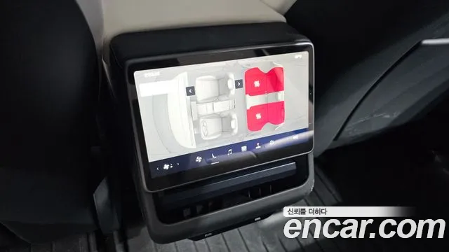 Tesla Model 3 — Фото автомобиля 30