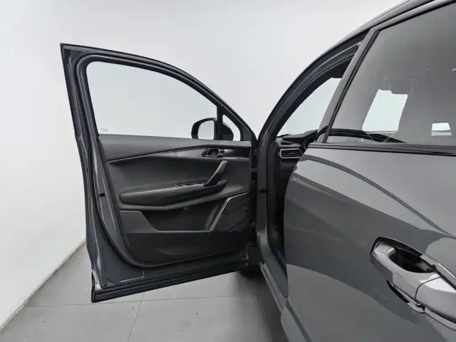Lynk & Co Lynk & Co 06 2023 Remix 1.5T Power Halo — Фото автомобиля 8