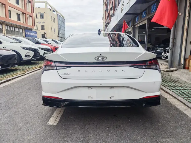 Hyundai Elantra — Фото автомобиля 4