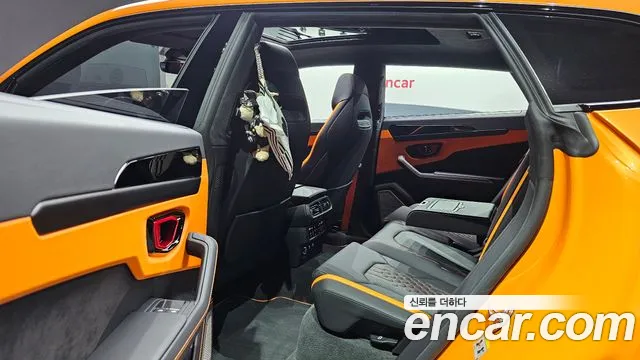 Lamborghini Urus — Фото автомобиля 11