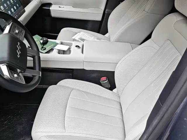 Fang Cheng Bao Titanium 7 2025 AWD Base Model — Фото автомобиля 7