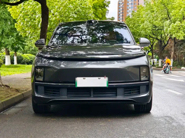Li Auto L9 — Фото автомобиля 2