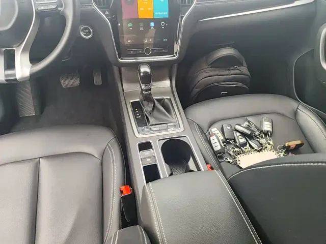 Roewe i6 — Фото автомобиля 13