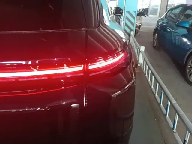 Li Auto L8 — Фото автомобиля 7
