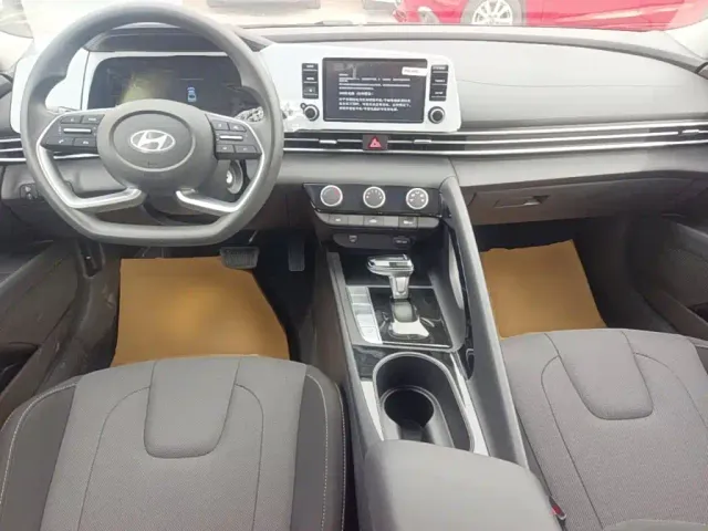 Hyundai Elantra — Фото автомобиля 9