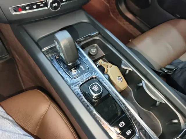 Volvo XC60 — Фото автомобиля 13