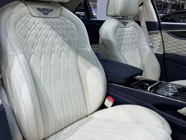 Bentley Flying Spur — Фото автомобиля 10