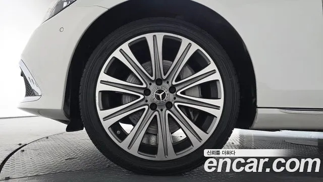 Mercedes-Benz E-Class E-класс W213 E350 4MATIC Exclusive — Фото автомобиля 4