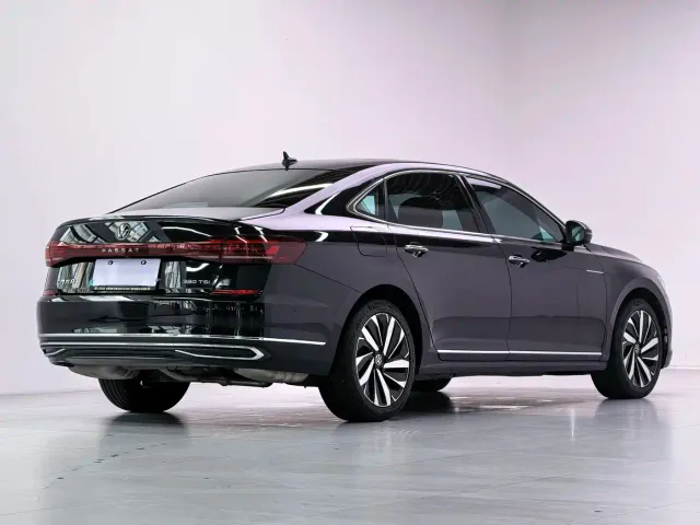 Volkswagen Passat — Фото автомобиля 4