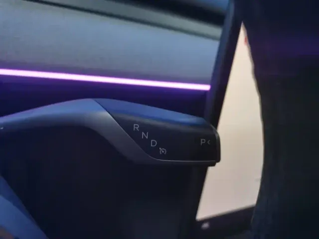 Tesla Model Y — Фото автомобиля 13