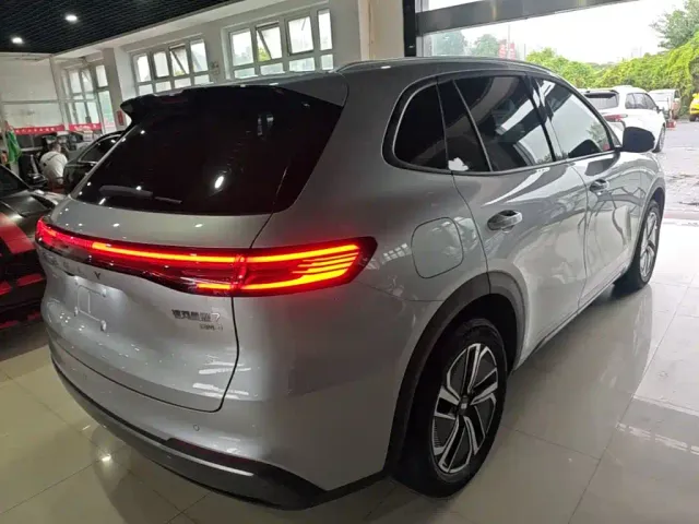 Geely Galaxy Starship 7 EM-i — Фото автомобиля 6