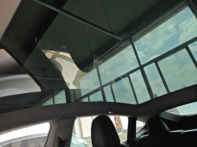 Tesla Model Y — Фото автомобиля 17